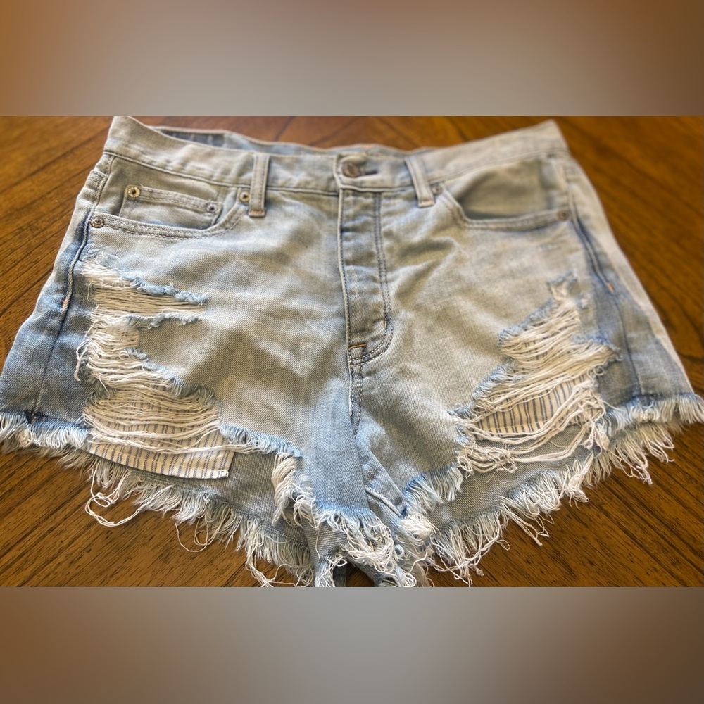 American Eagle Vintage Hi-Rise Festival Shorts size 8 Distressed Light Wash